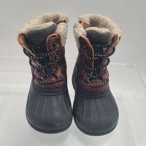 Oshkosh B’gosh Boys Snow Winter Boots Size 5 M Side Zipper Closure